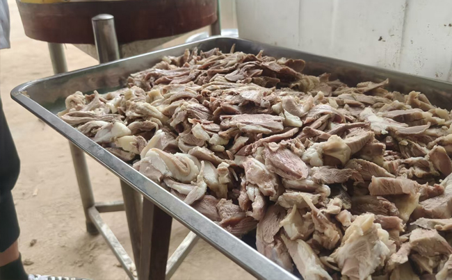 初伏至，新東電為家人們準(zhǔn)備了美味羊肉湯！